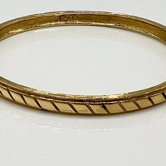 VENDOME Vintage Gold Tone Bangle Bracelet Ribbed Edged Signed Rounded Oval 1950s - Picture 3 of 9